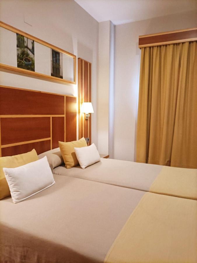 Hotel Carmen La Carlota Ngoại thất bức ảnh