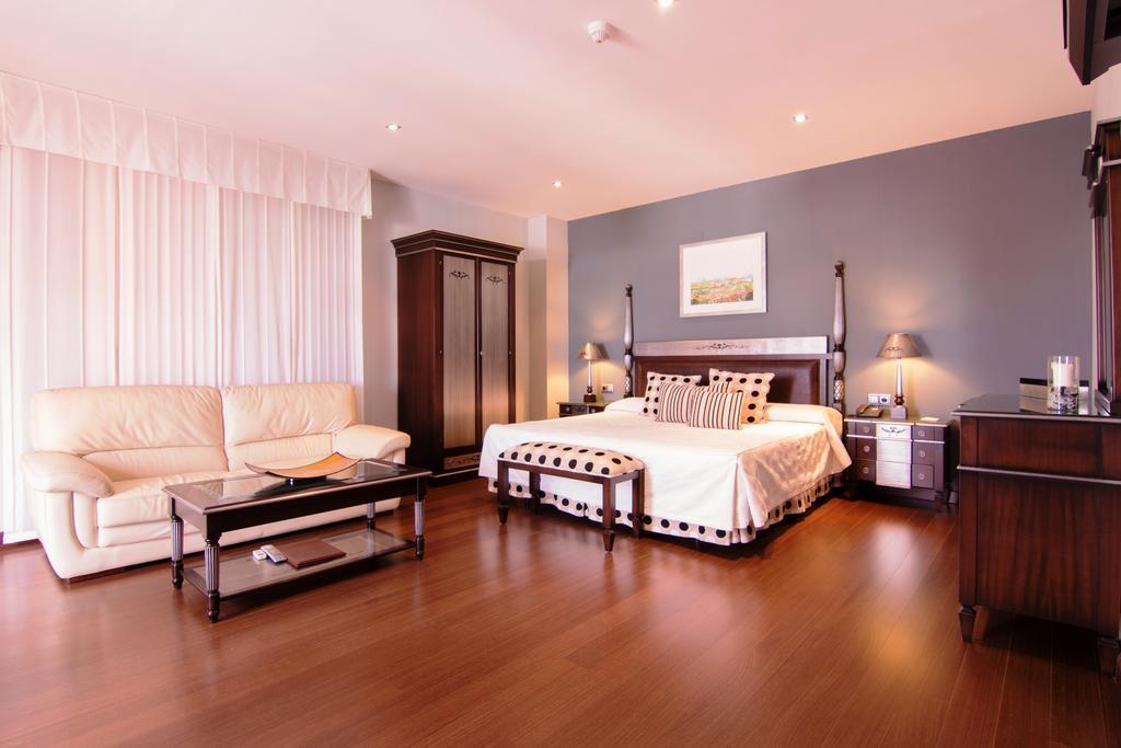 Hotel Carmen La Carlota Ngoại thất bức ảnh